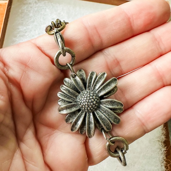 Handmade Vintage flower bracelet - Picture 4 of 4
